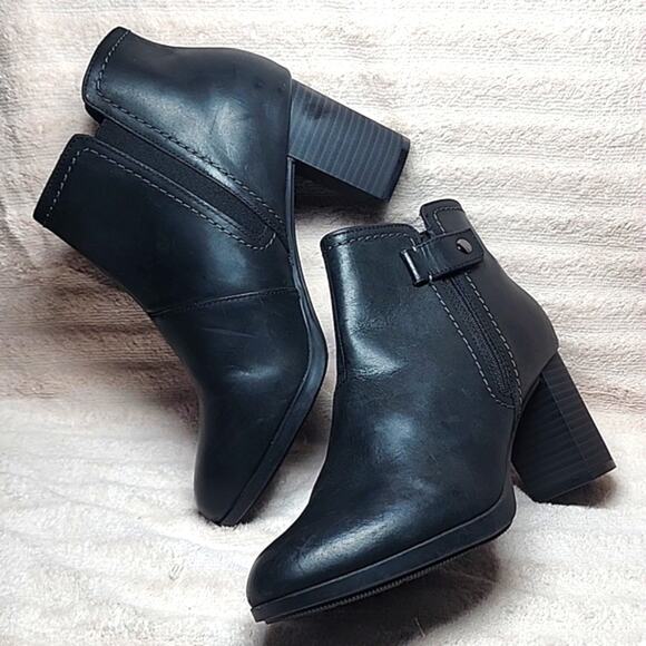 CLARKS BAYLA GLOW FASHION BLACK BOOTS NUBUCK LEATHER LADIES 8.5 NWOB■VELCRO STAP - Picture 16 of 16